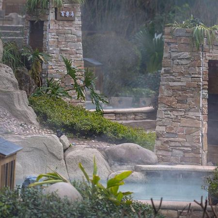 Howard Johnson Huashuiwan Hot Springs Resort تشنجدو المظهر الخارجي الصورة