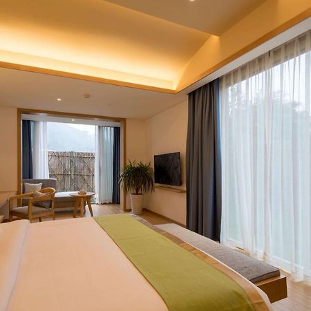 Howard Johnson Huashuiwan Hot Springs Resort تشنجدو المظهر الخارجي الصورة