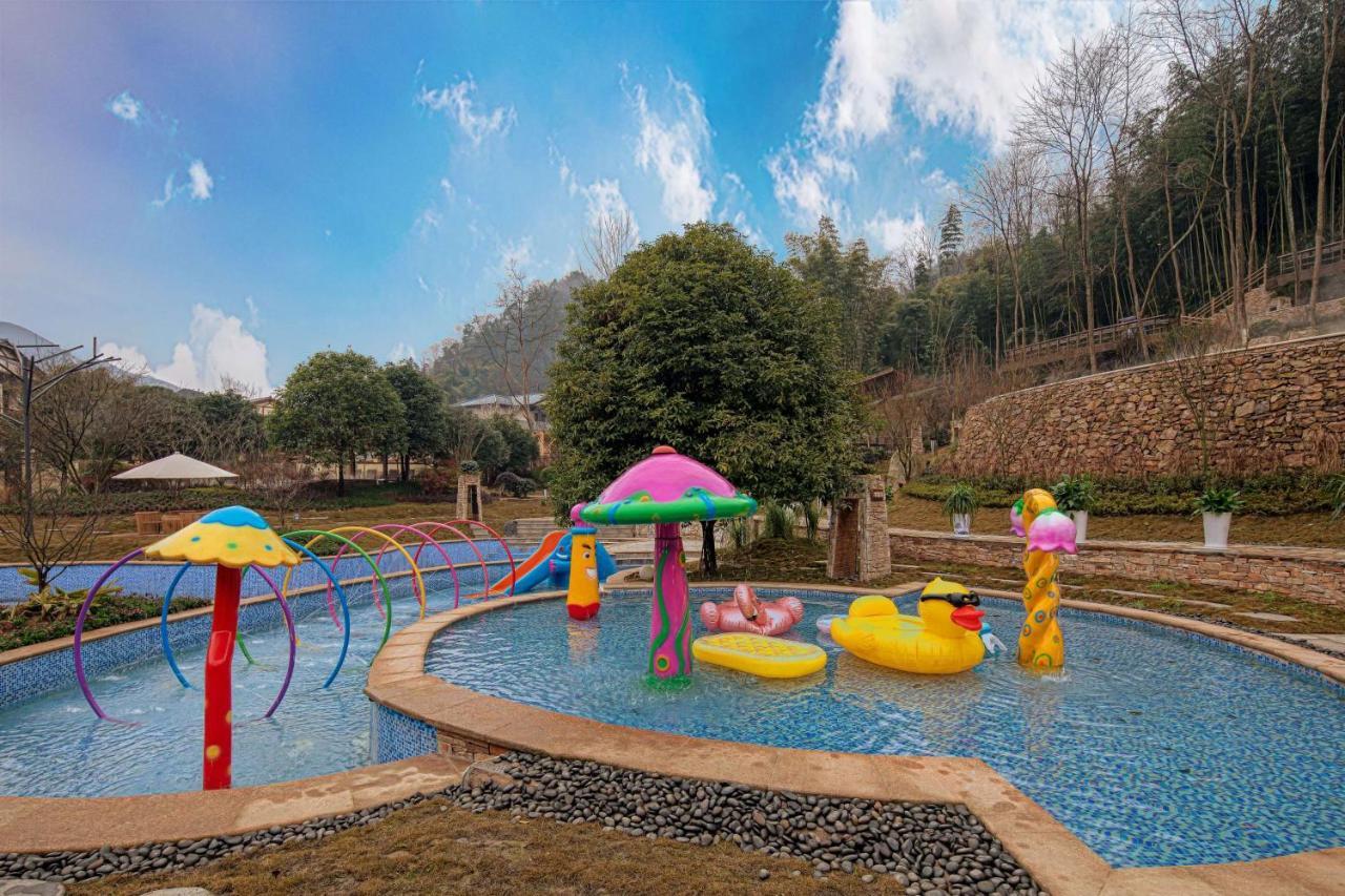 Howard Johnson Huashuiwan Hot Springs Resort تشنجدو المظهر الخارجي الصورة