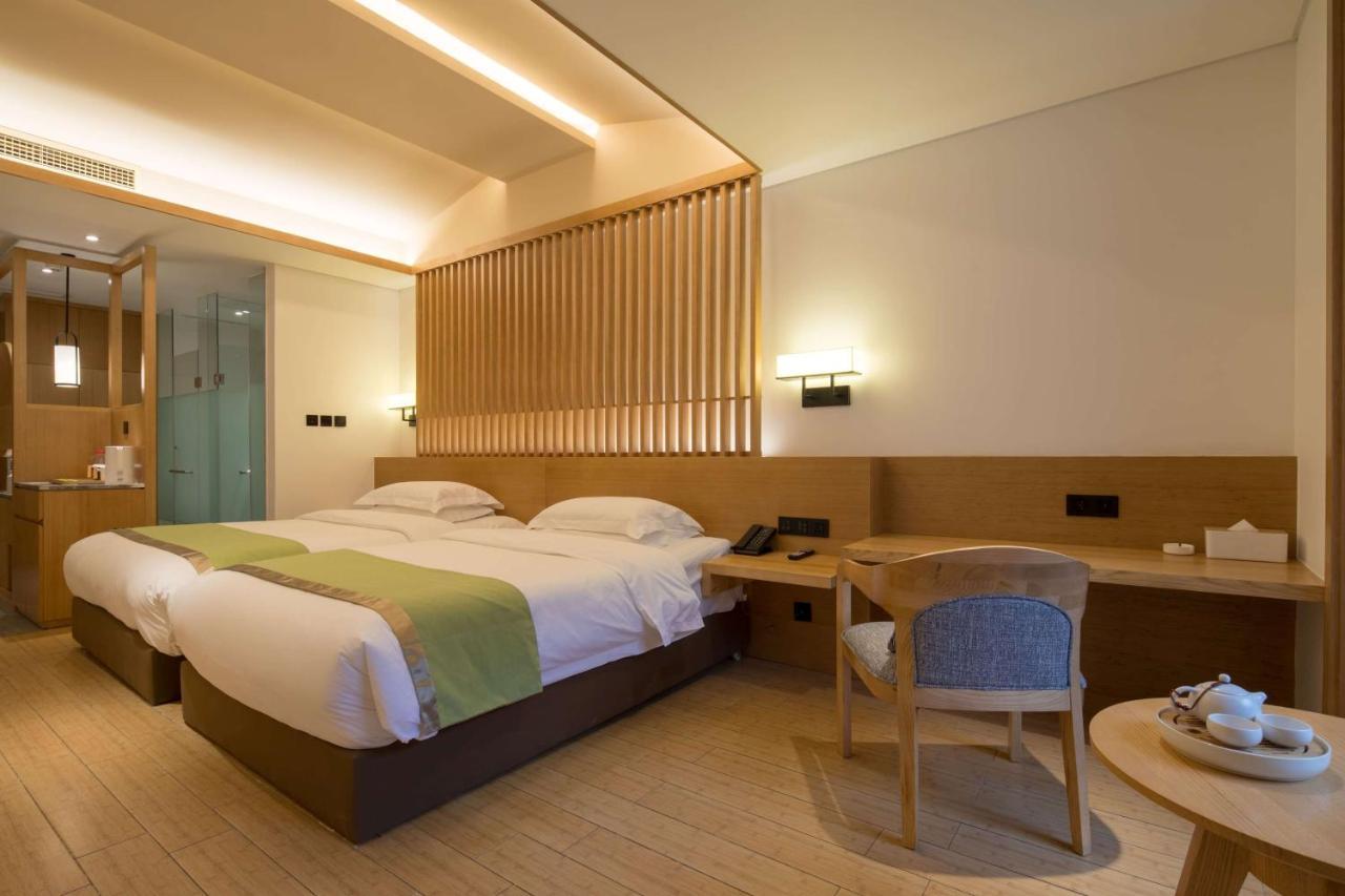 Howard Johnson Huashuiwan Hot Springs Resort تشنجدو المظهر الخارجي الصورة