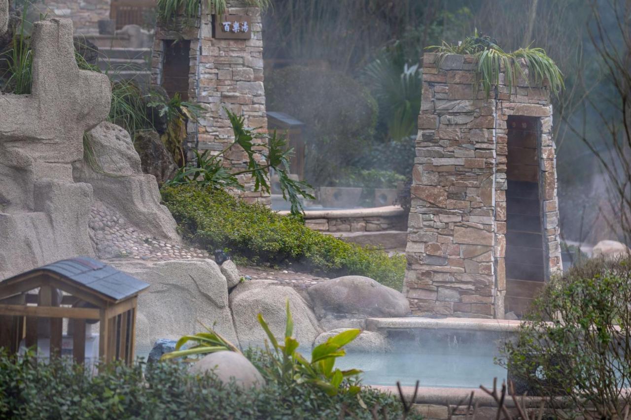 Howard Johnson Huashuiwan Hot Springs Resort تشنجدو المظهر الخارجي الصورة