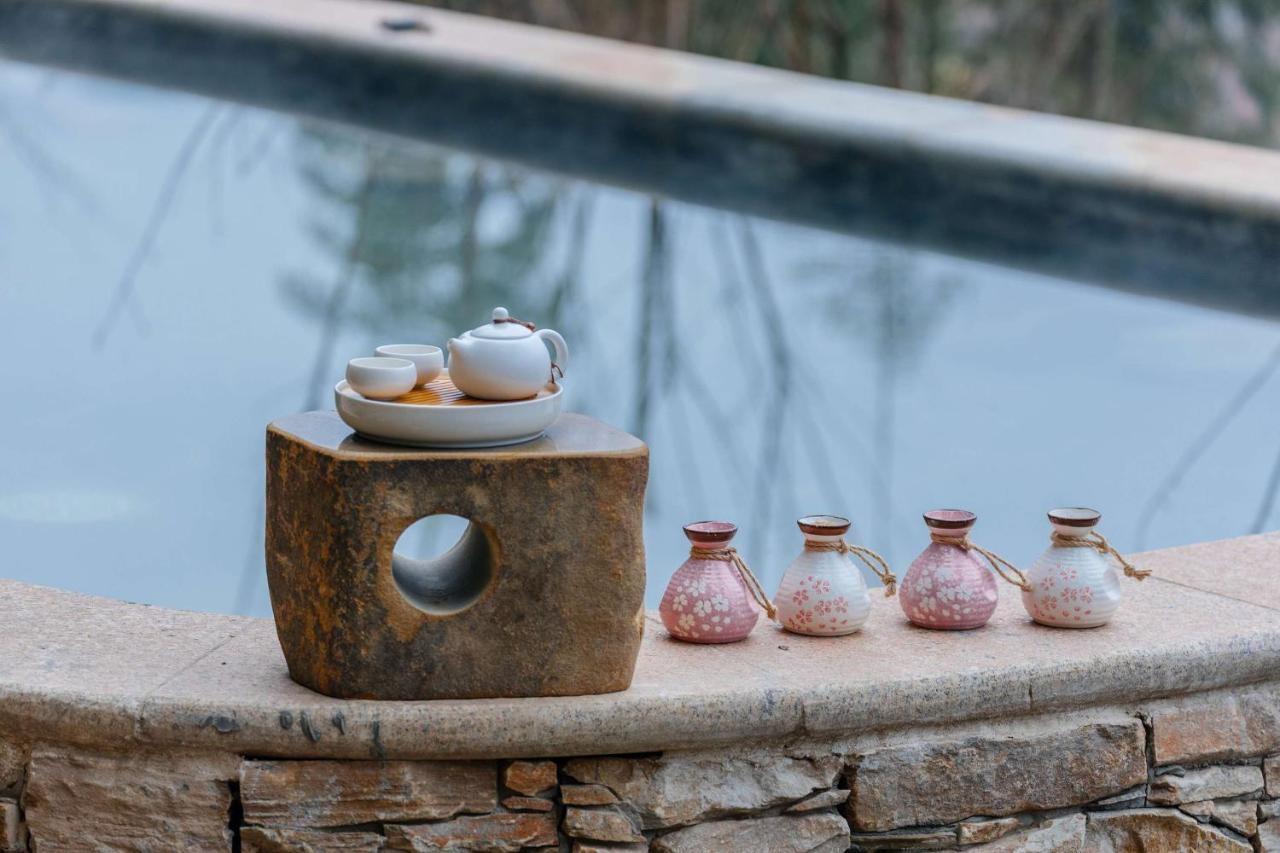 Howard Johnson Huashuiwan Hot Springs Resort تشنجدو المظهر الخارجي الصورة