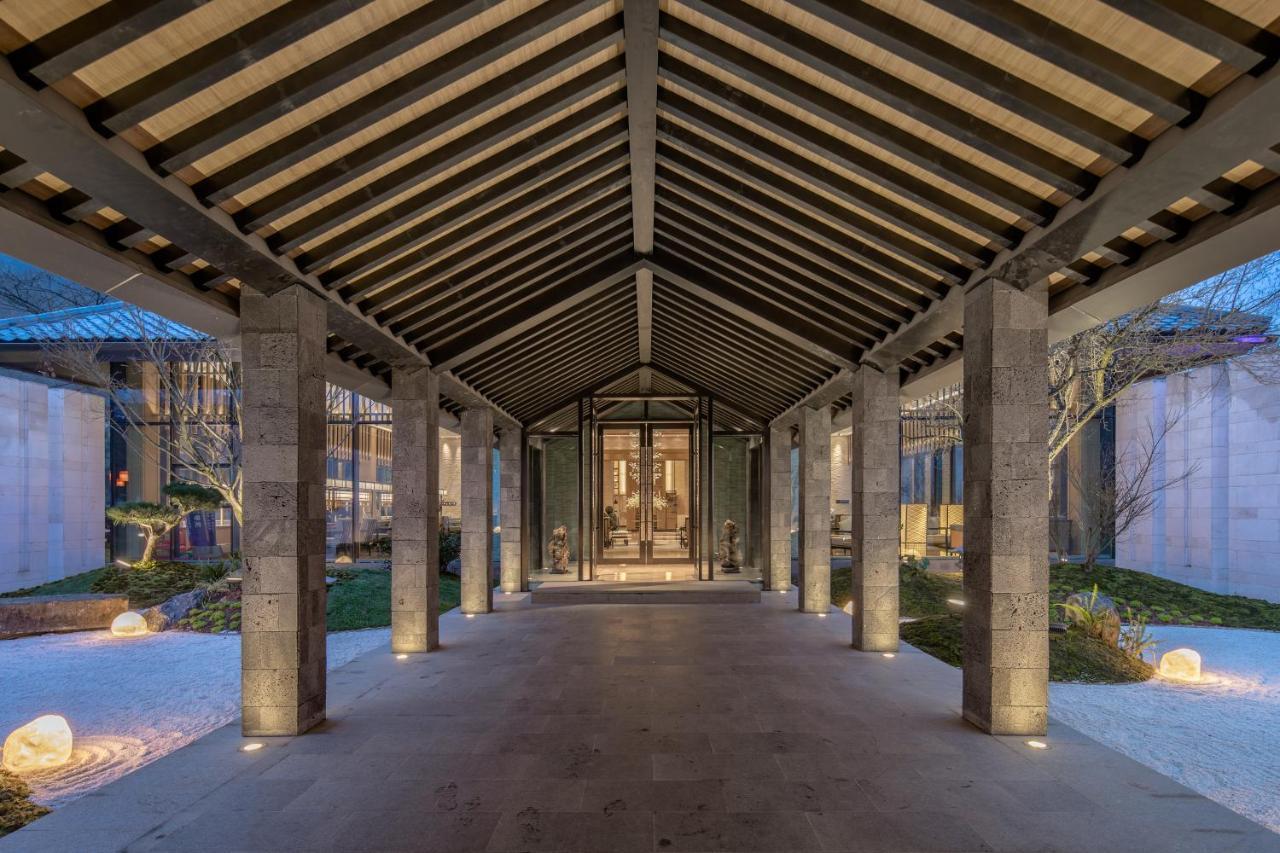 Howard Johnson Huashuiwan Hot Springs Resort تشنجدو المظهر الخارجي الصورة