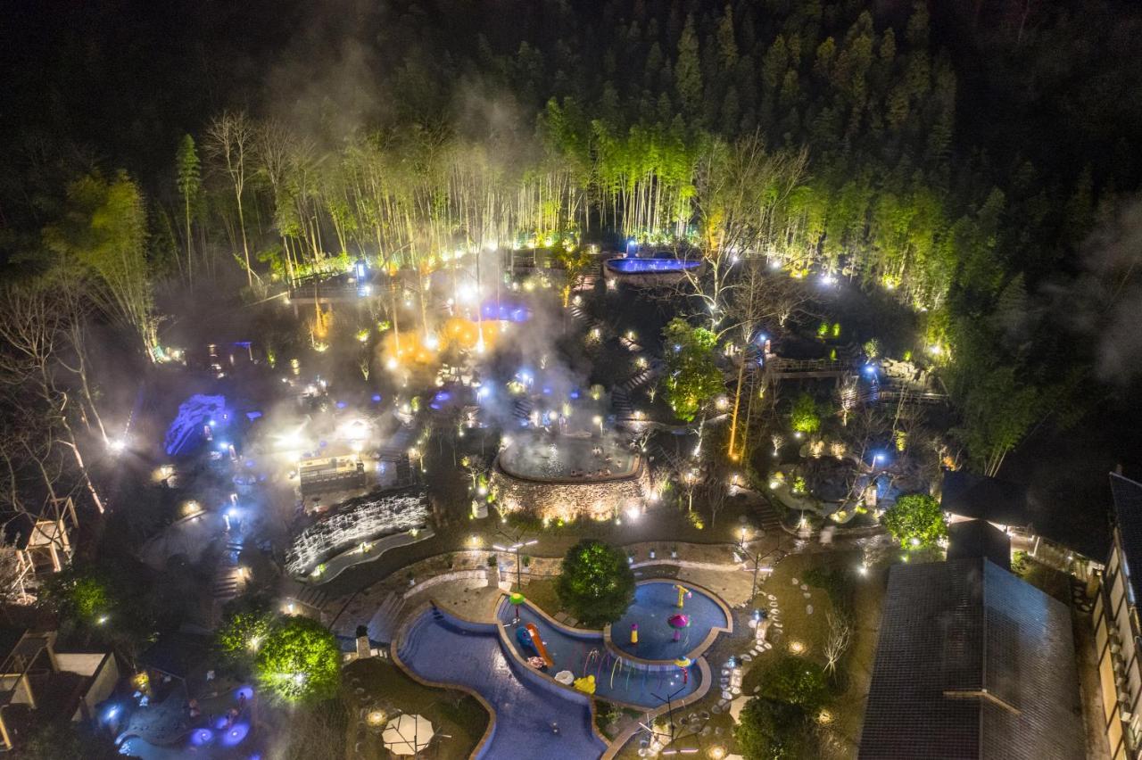 Howard Johnson Huashuiwan Hot Springs Resort تشنجدو المظهر الخارجي الصورة