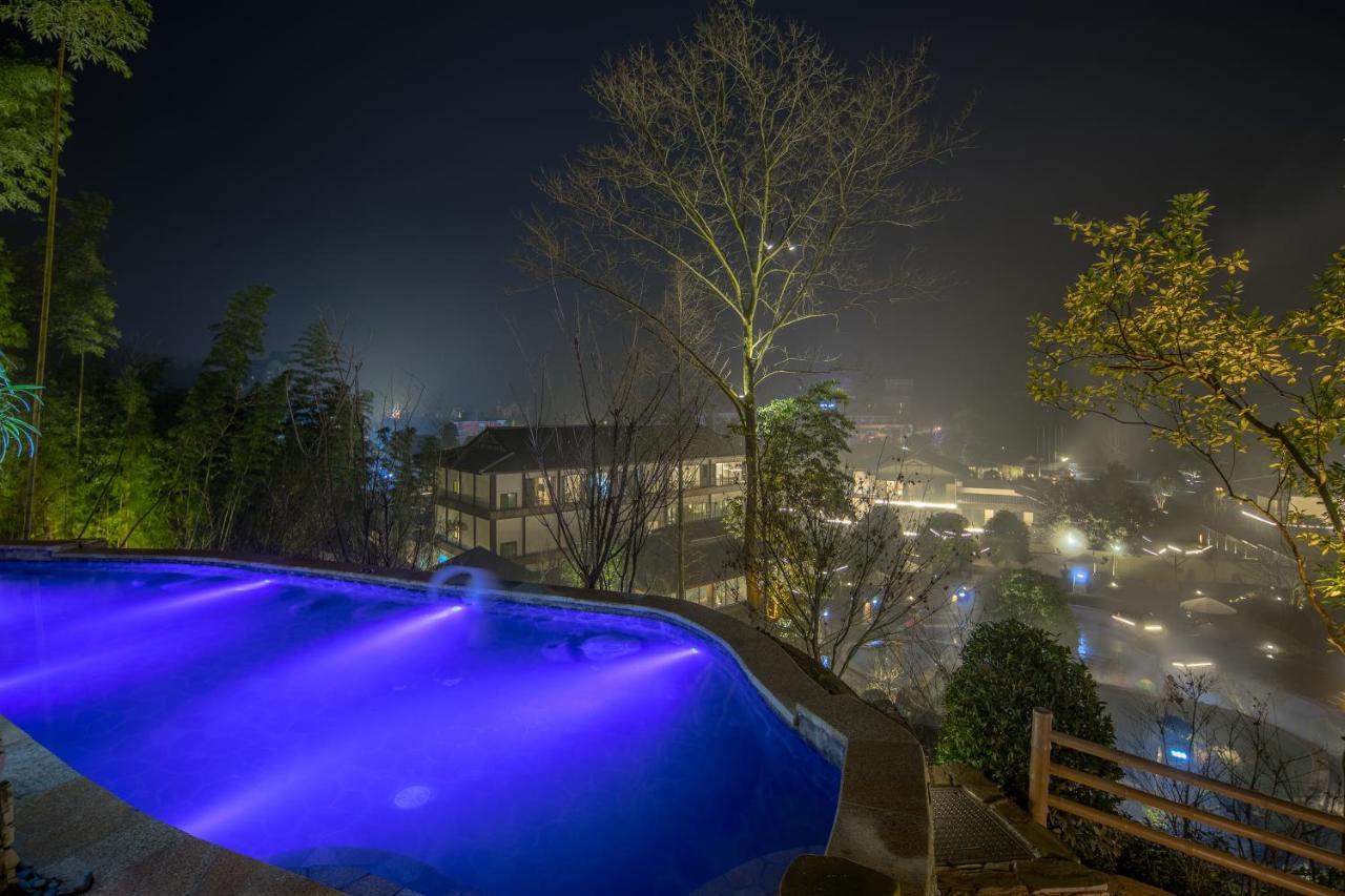 Howard Johnson Huashuiwan Hot Springs Resort تشنجدو المظهر الخارجي الصورة