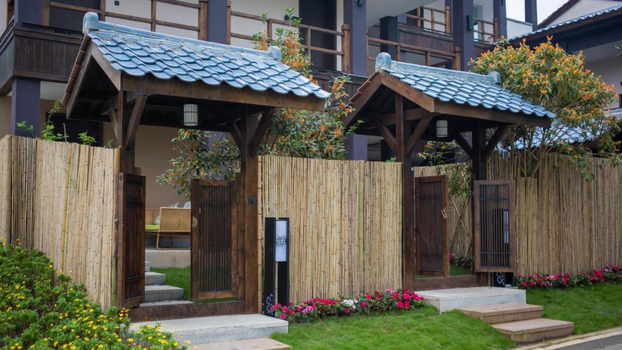 Howard Johnson Huashuiwan Hot Springs Resort تشنجدو المظهر الخارجي الصورة